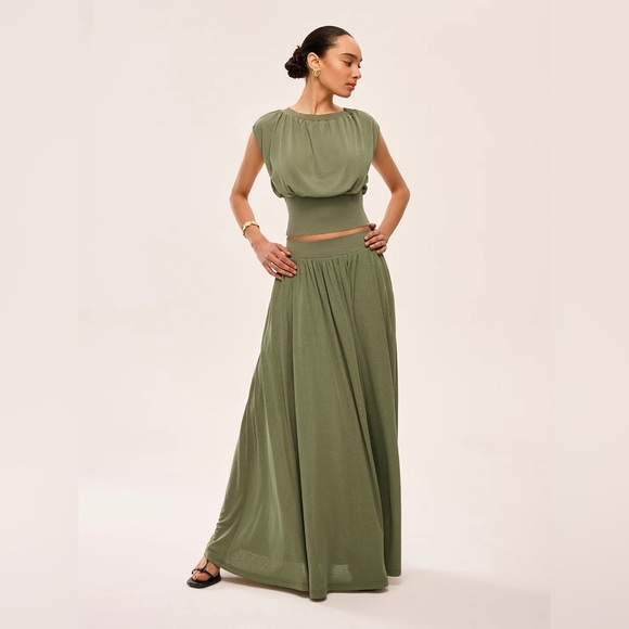 Commense Dresses & Skirts - Commense Gathered Waist Top With Flowy Skirt Set M MC7-30